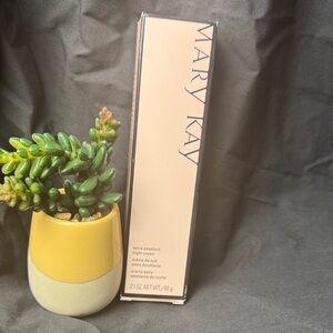 Mary Kay Extra Emollient Night Cream NWT